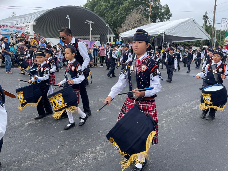 Escuelas particulares hace largo el desfile del 20 de Noviembre
