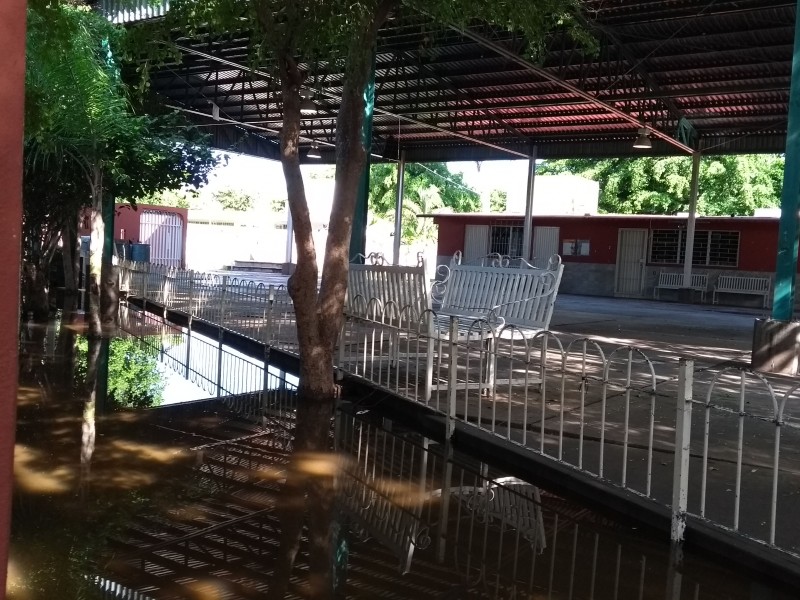 Escuelas públicas dañadas por lluvias recibirán apoyo