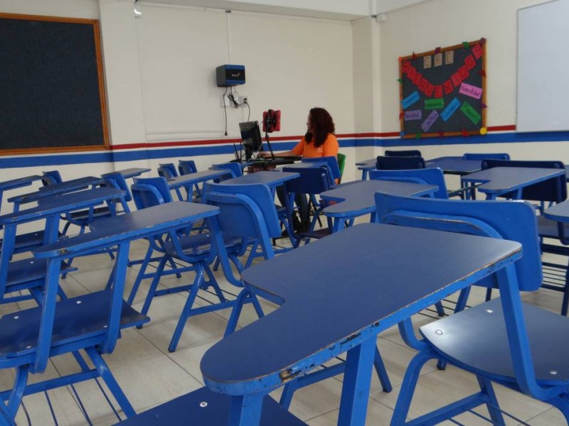 Escuelas públicas rechazan a estudiantes de escuelas privadas