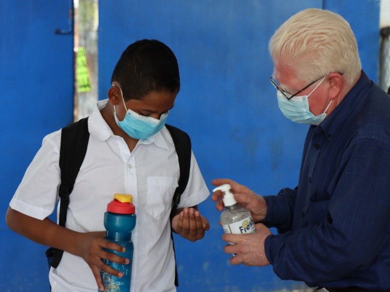 Escuelas reabren sus puertas en El Salvador