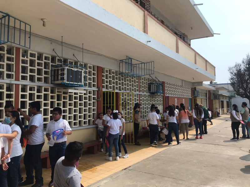 Escuelas reciben hasta 500 mil pesos para rehabilitación en Veracruz