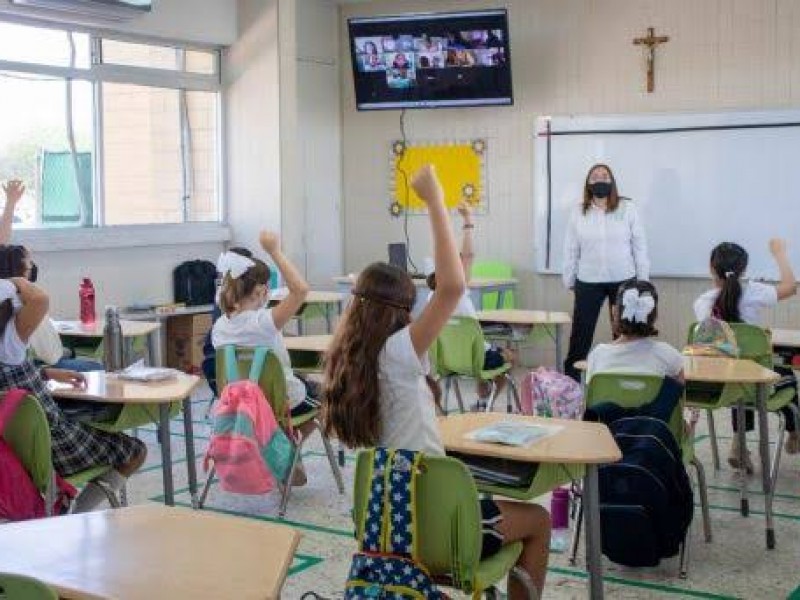 Escuelas se preparan con protocolos sanitarios para clases presenciales