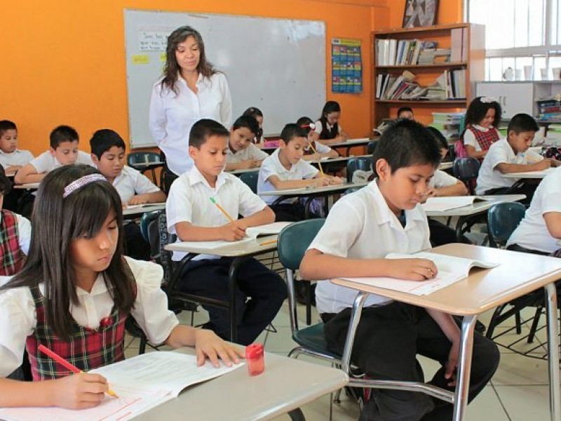 Escuelas seguirán entrando más tarde por clima frío