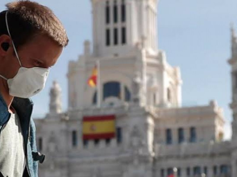 España extiende restricción de viajes hasta marzo