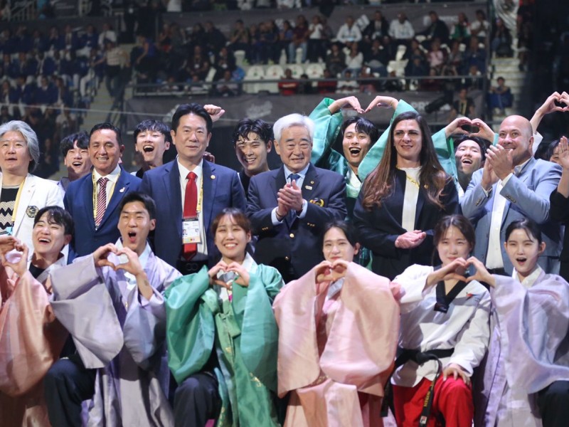 Espectacular Ceremonia de Inauguración del Campeonato Mundial de Taekwondo