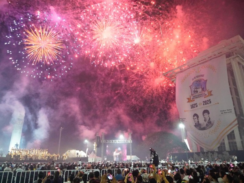 Espectacular concierto de la SEMAR por bicentenario
