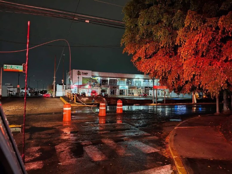 Espectaculares caídos y casas dañadas por lluvia en Corregidora