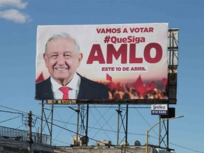 Espectaculares de AMLO fuera de la ley; INE