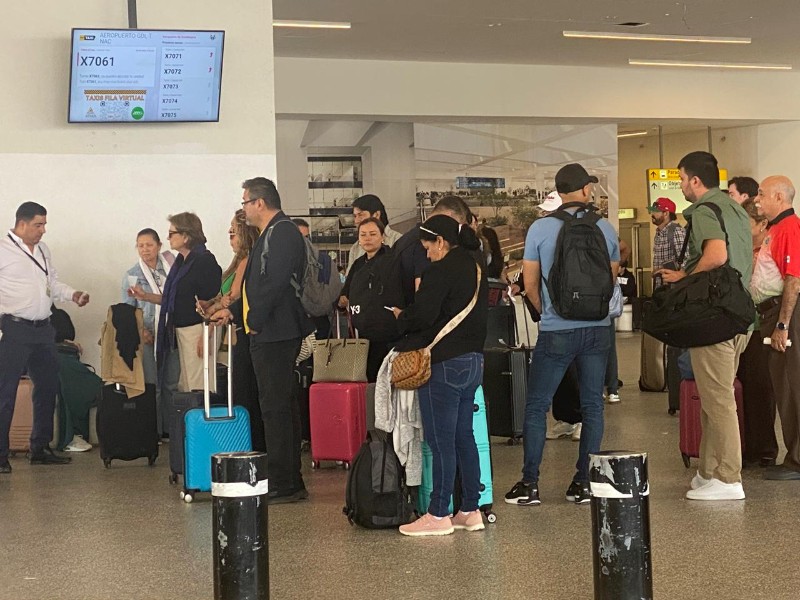 Espera de 45 minutos a 2 horas por un taxi en Aeropuerto