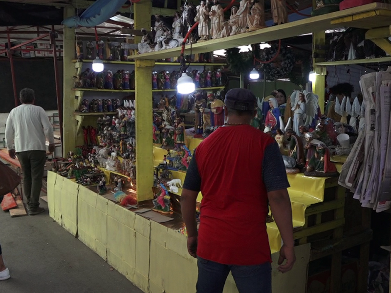 Esperan buenas ventas locatarios del mercadito navideño de Torreón