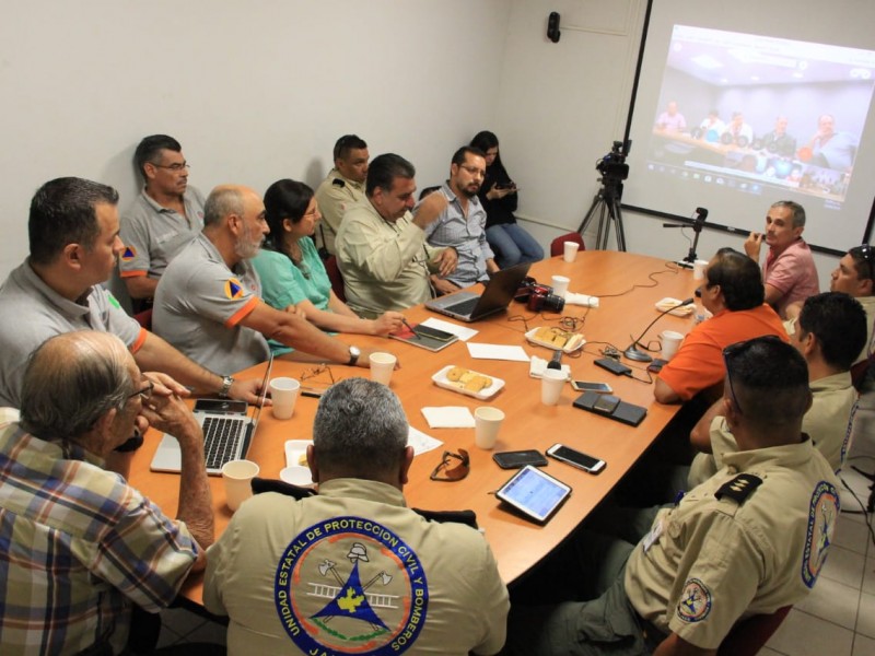 Esperan formación de domo en volcán de Colima