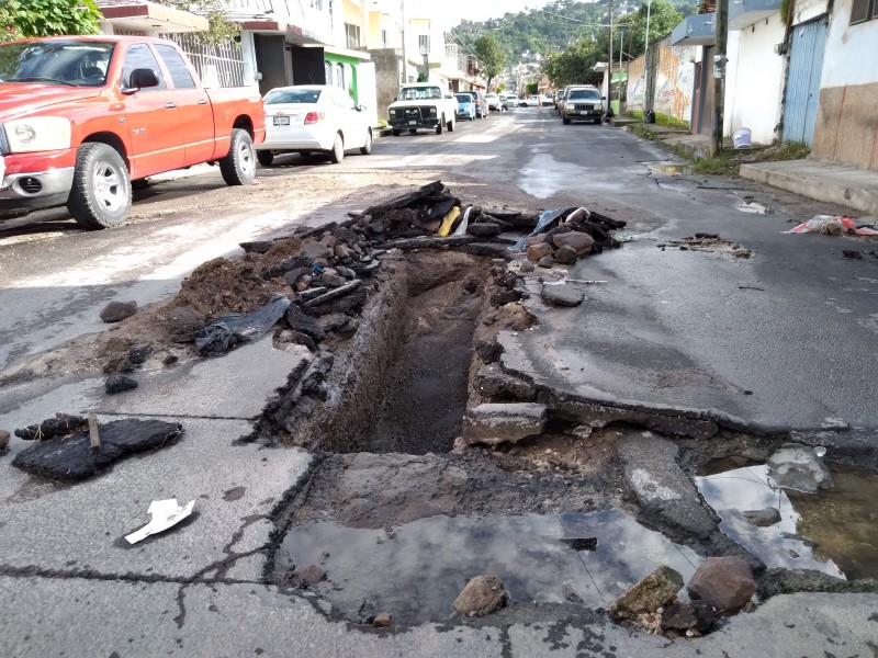 Esperan vecinos pronta reparación de drenajes en El Rodeo