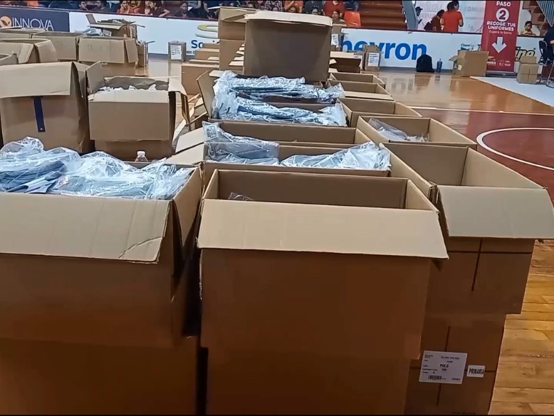 Esta semana inicia distribución masiva de uniformes escolares en Navojoa