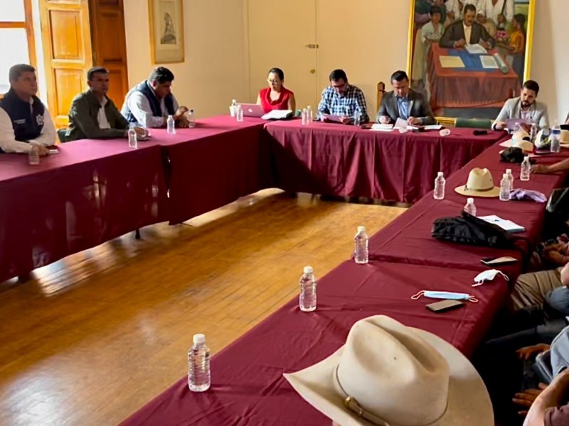 Establecen mesa de diálogo con comuneros de Arantepacua