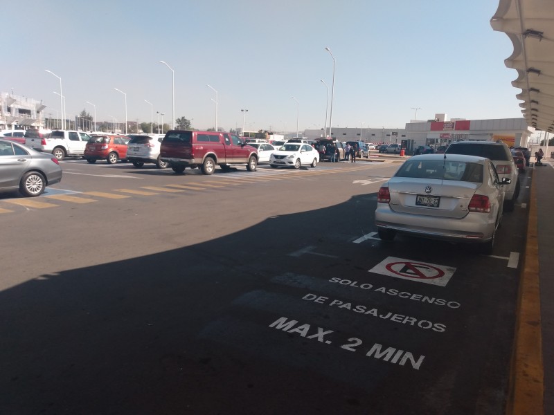 Estacionamiento de Aeropuerto como central camionera