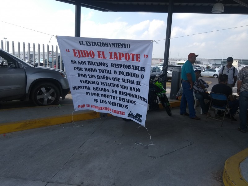 Estacionamiento de Aeropuerto de Guadalajara sin garantías:Usuarios