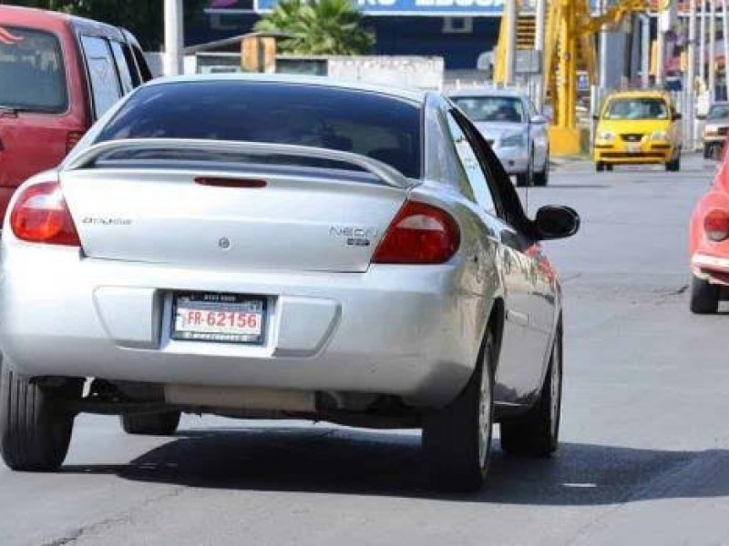 Estado analiza detalles para regularizar carros 