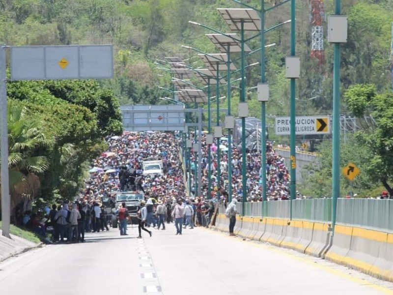 Guerrero: Autoridades piden a manifestantes dialogar para evitar daños