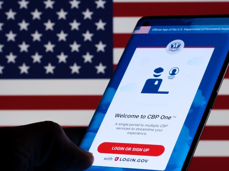 Estados Unidos pide autodeportación voluntaria con app CBP Home