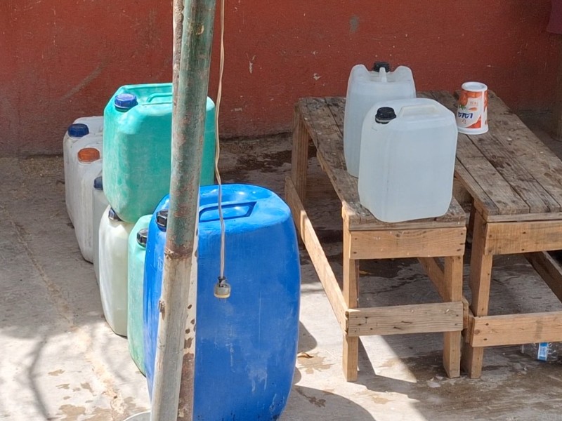 “Estamos desesperados”: Vecinos de Agustín Olachea llevan 15 días sin agua