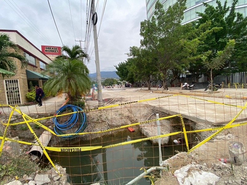Estancada obra de paso a desnivel Torre Chiapas, denuncian vecinos