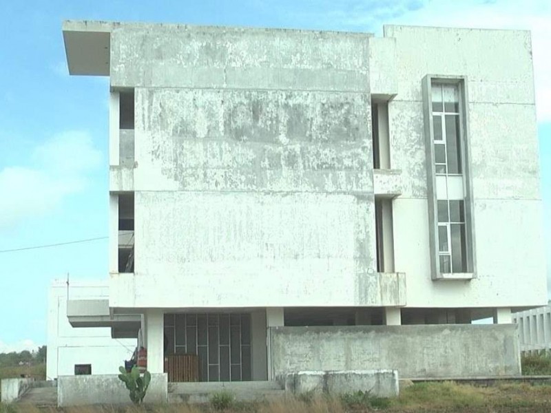 Estancada obra del campus de la UMSNH Zamora