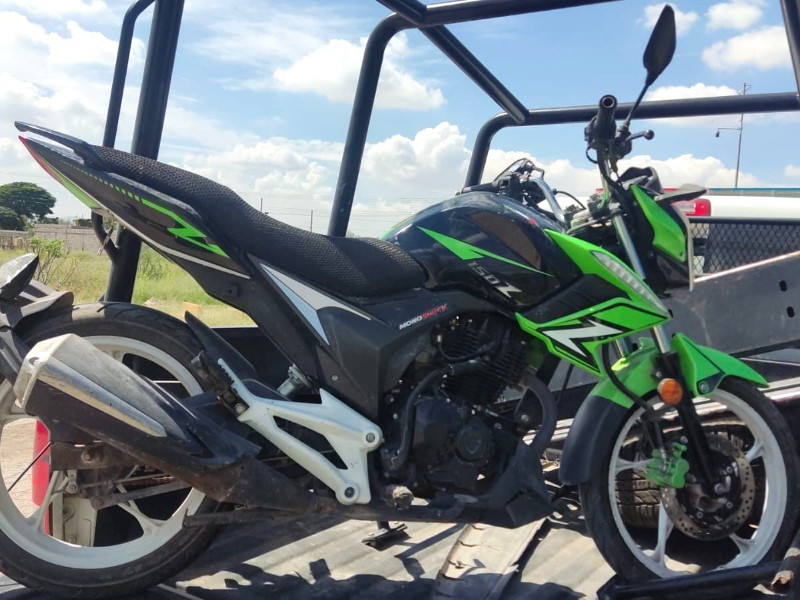 Estatales detienen a hombre por robo de motocicleta en Lerdo