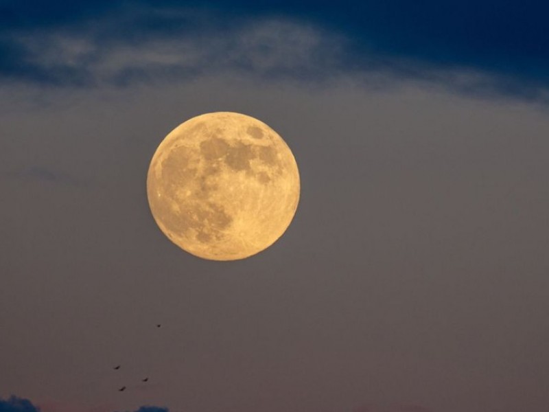 Este fin de semana habrá luna de fresa