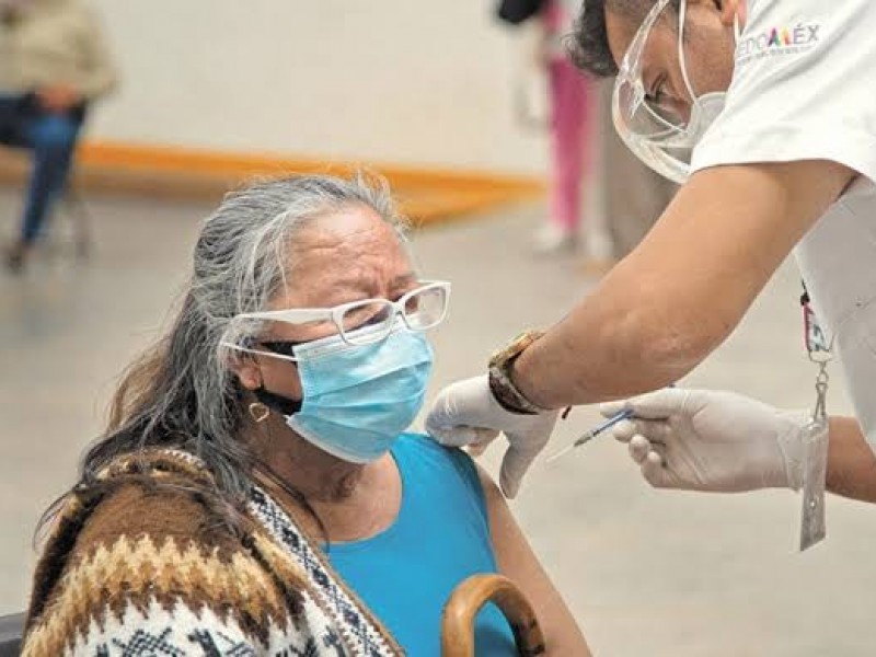 Este lunes macrosede  de vacunación en Coatepec de 40-49