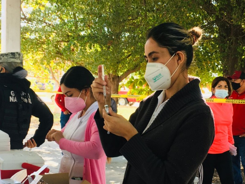 Este martes aplicarán vacuna anticovid a docentes de Ahome