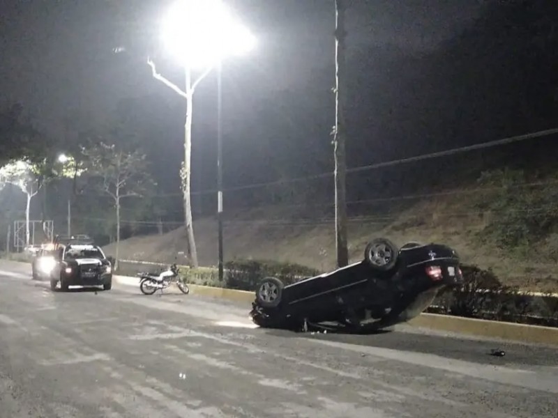Esto pasó con conductor de automóvil volcado en Murillo Vidal