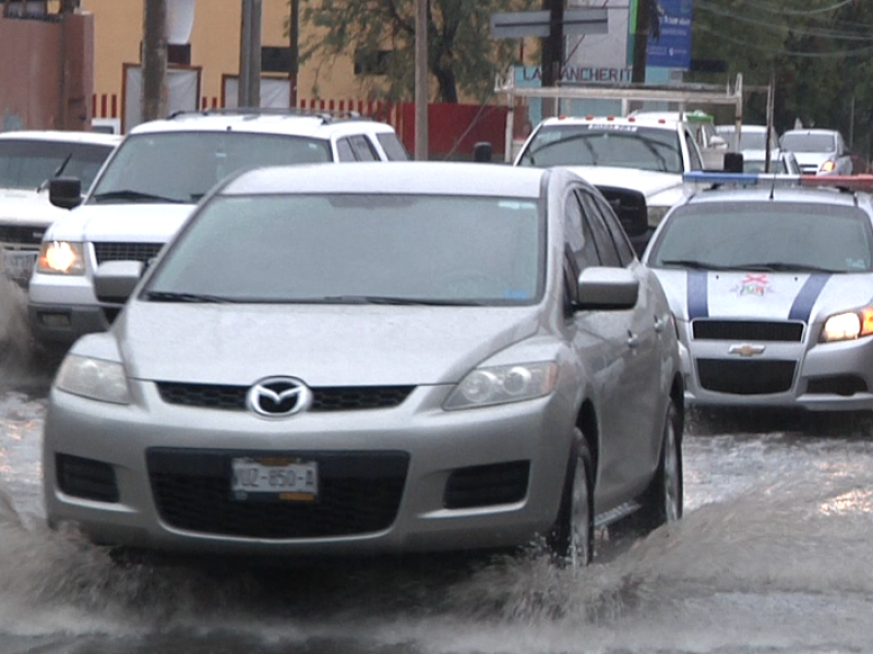 Estragos por lluvia en Av. Obregón