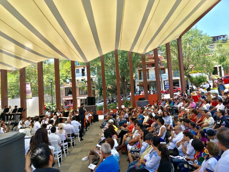 Estrecha  OSEM lazos con publico vallesano