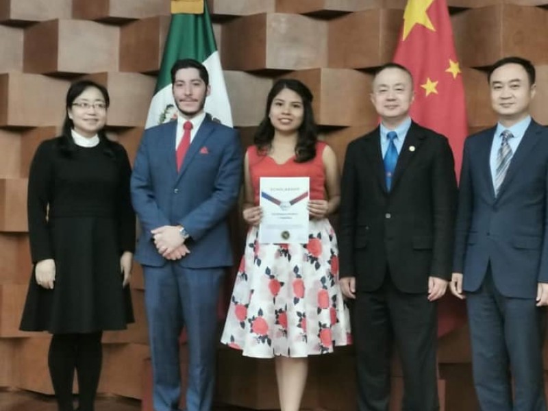 Estudiante chiapaneca becada en China