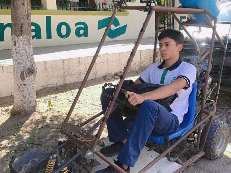Estudiante crea su propio vehículo para ir a la escuela