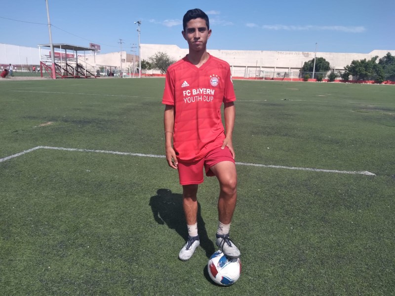 Estudiante de Cecytes participará en copa mundial de fútbol