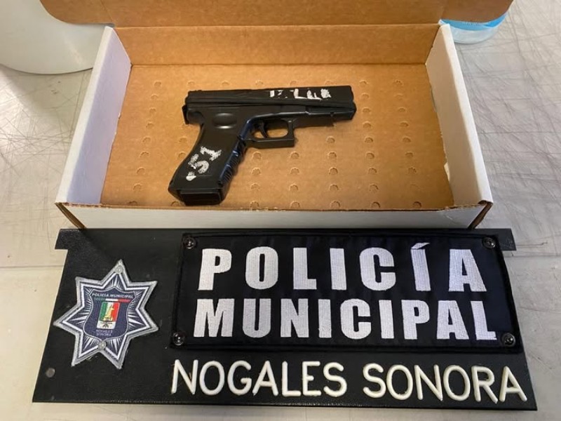 Estudiante de secundaria introduce réplica de un arma a escuela