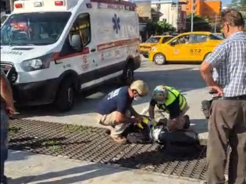 Estudiante del CETMAR resulta lesionado tras choque con taxi en Salina Cruz