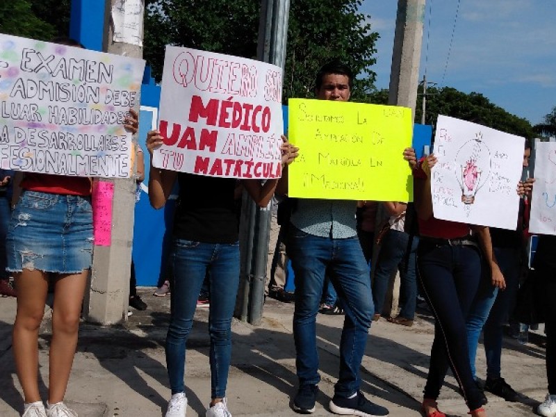 Estudiantes buscan espacios en la UAN