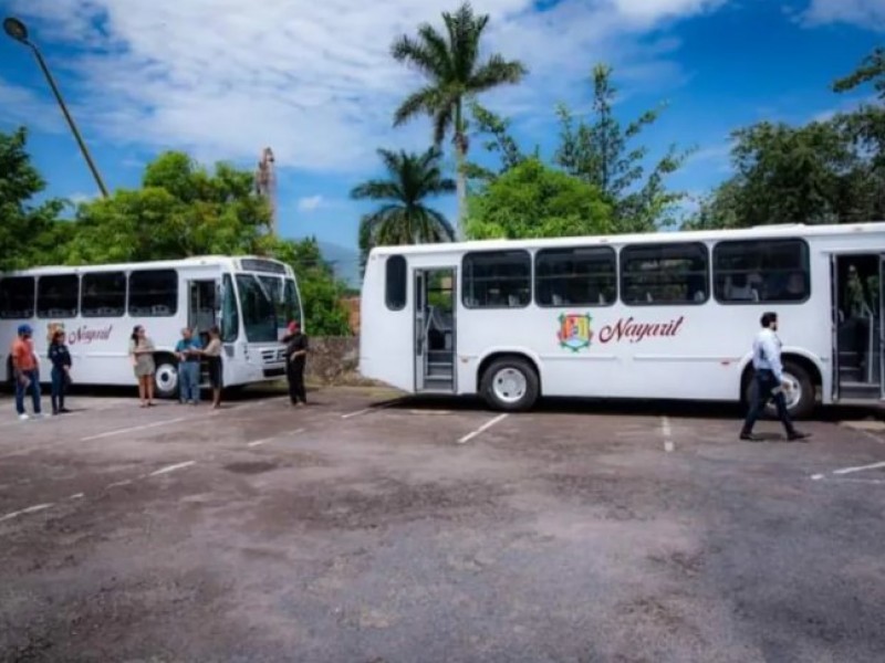 Estudiantes de BADEBA beneficiados por donación de camión