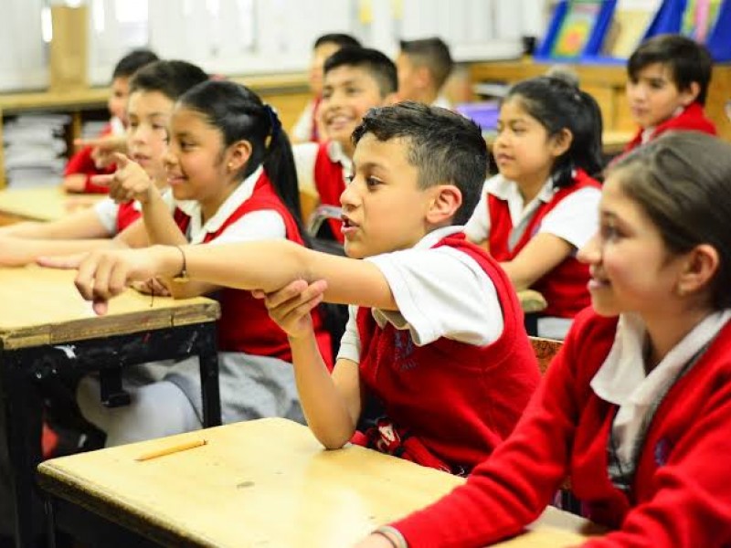 Estudiantes de Educación Básica regresan a clases