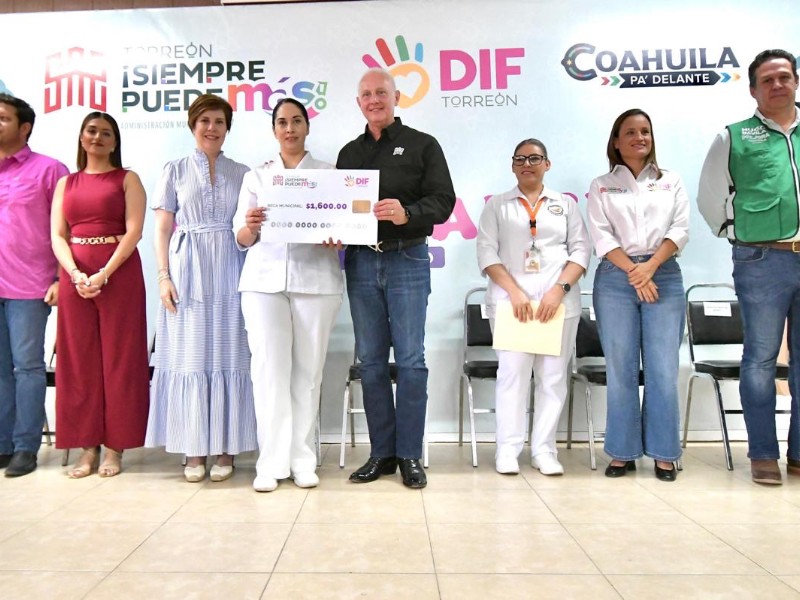 Estudiantes de enfermería del DIF recibirán beca económica