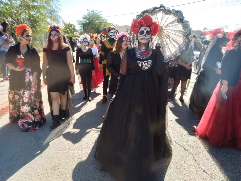 Estudiantes de Enfermeria del IMSS realizaron marcha de las catrinas