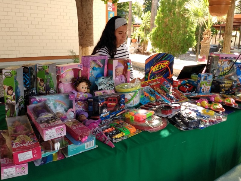Estudiantes de Enfermería Unison hacen colecta de juguetes