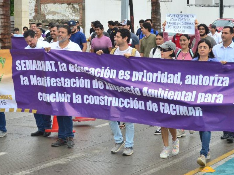 Estudiantes de FACIMAR se manifiestan y suspenden clases