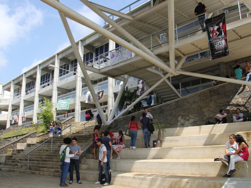 Estudiantes de FCAS conocen por primera vez sus aulas