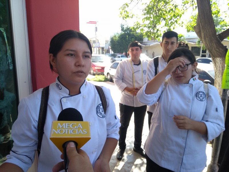 Estudiantes de gastronomía evitan despido de chef