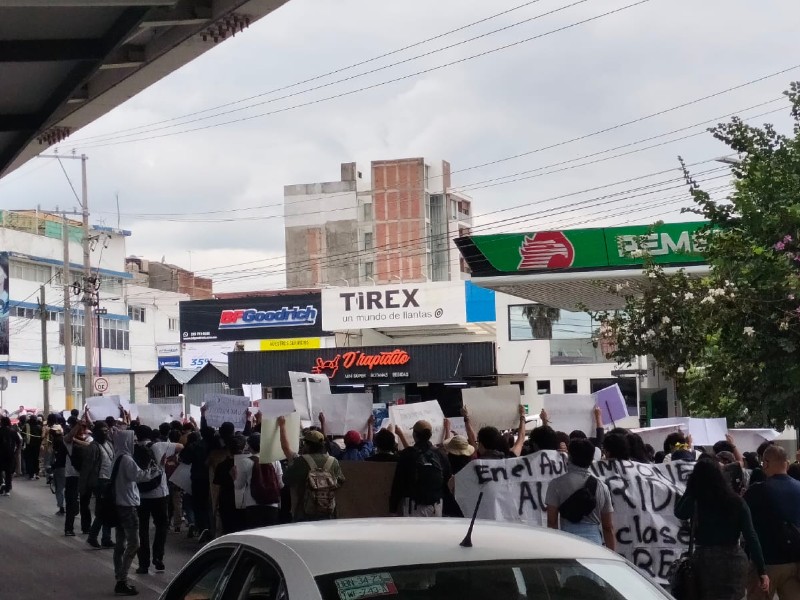 Estudiantes de la BUAP se manifestaron contra gane de Cedillo