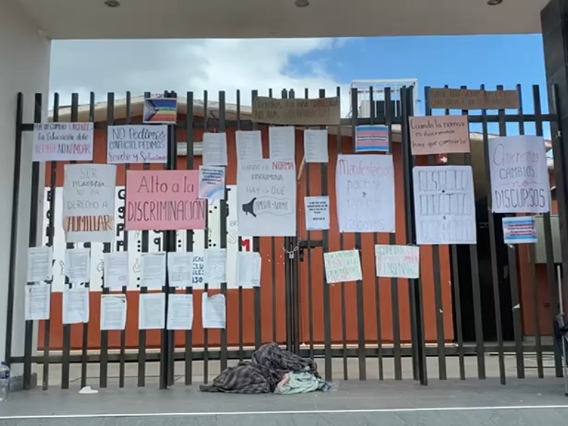 Estudiantes de la Normal Superior en Obregón cumplen cuatro días en paro