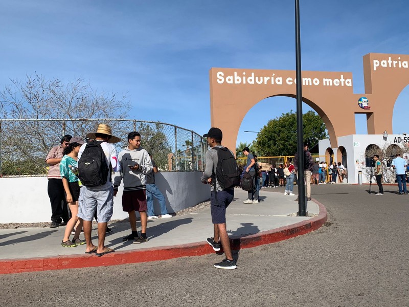 Estudiantes de la UABCS se manifiestan exigen resolución por violencias